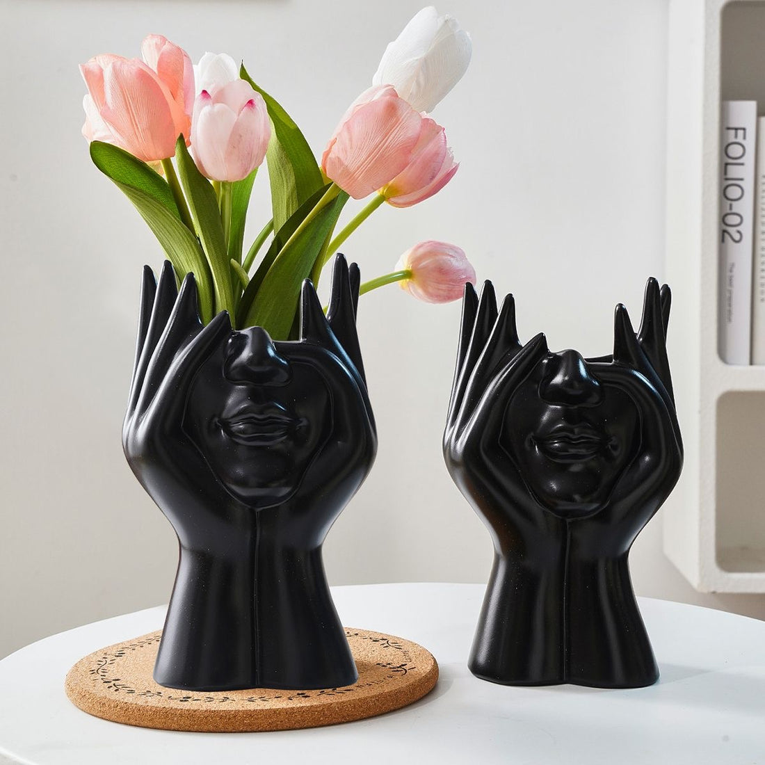 Creative Face‑Shaped Makeup Brush Holder & Portable Magnetic Phone Stand