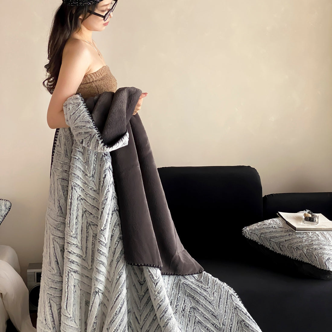 Reversible Faux Mink Blanket – Luxury Camping & Cozy Autumn