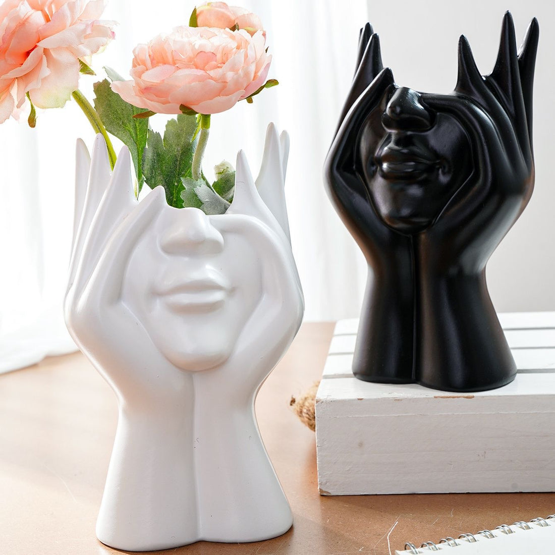 Creative Face‑Shaped Makeup Brush Holder & Portable Magnetic Phone Stand