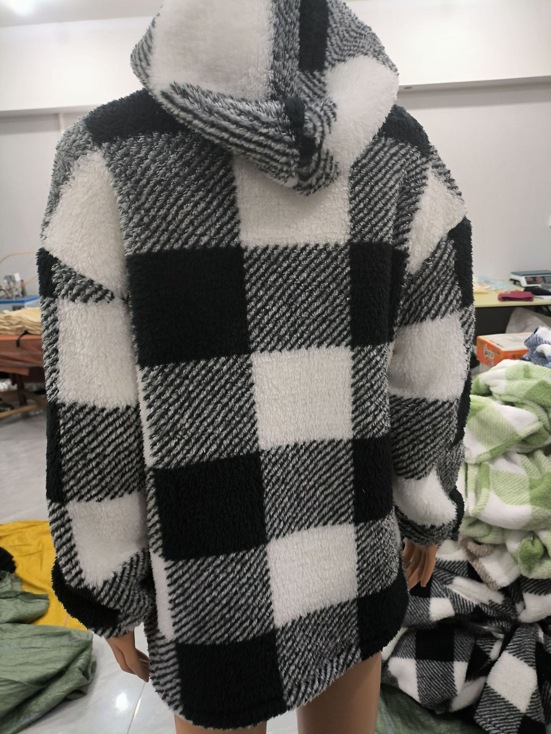Elegant Plaid Long‑Sleeve Hooded Jacket – Cozy & Versatile