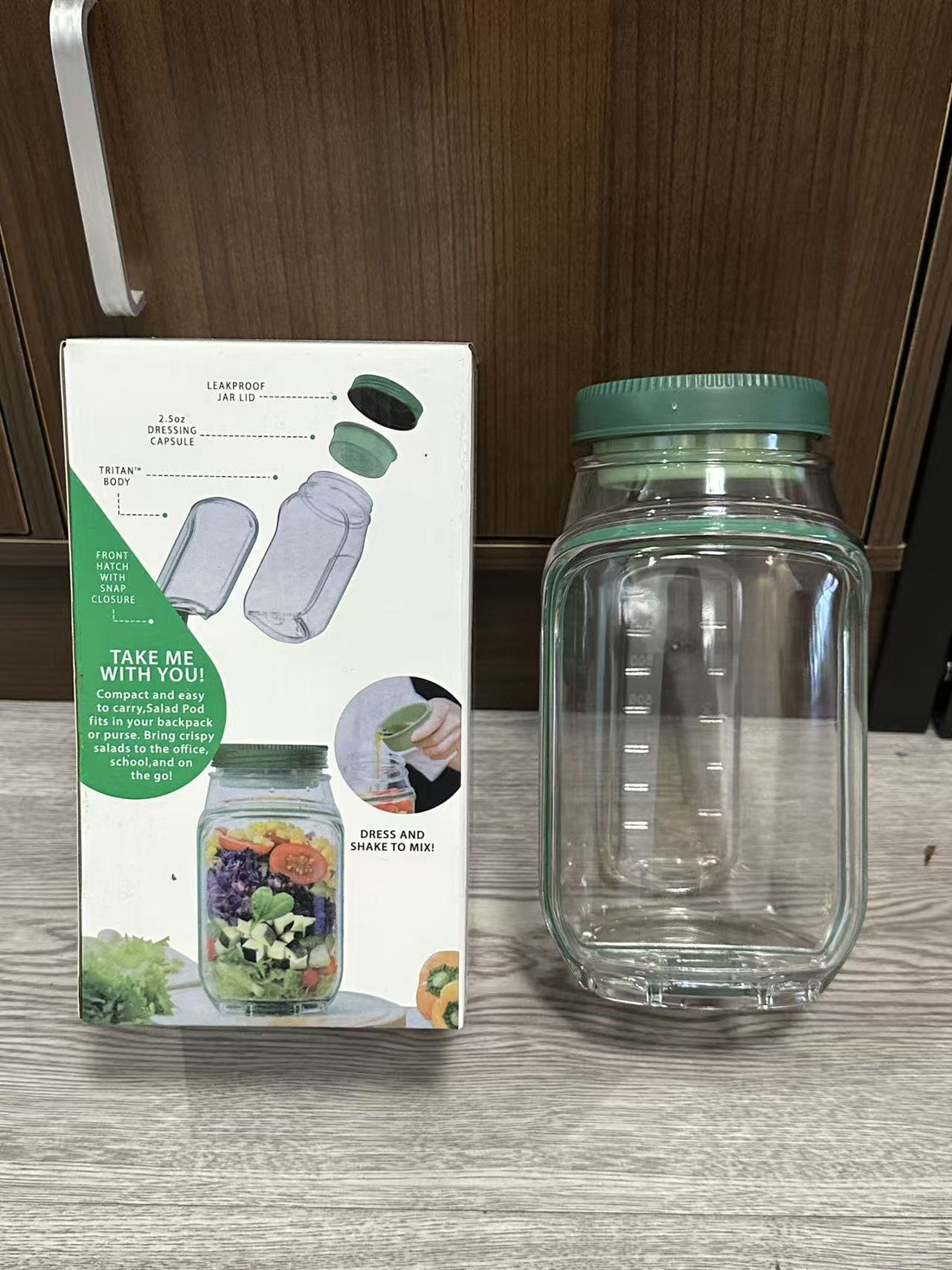Leak‑Proof Plastic Salad Container – Keep Greens Fresh