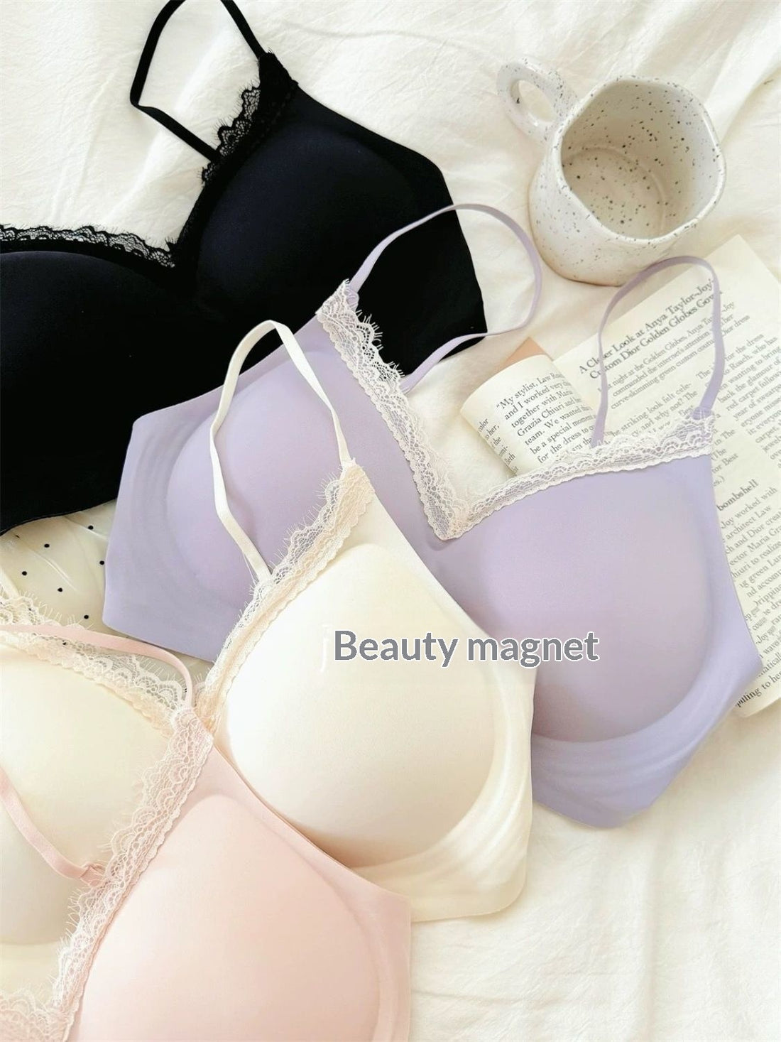 Strapless Lace-trimmed Seamless-cup Wireless Bra That Helps Control Un