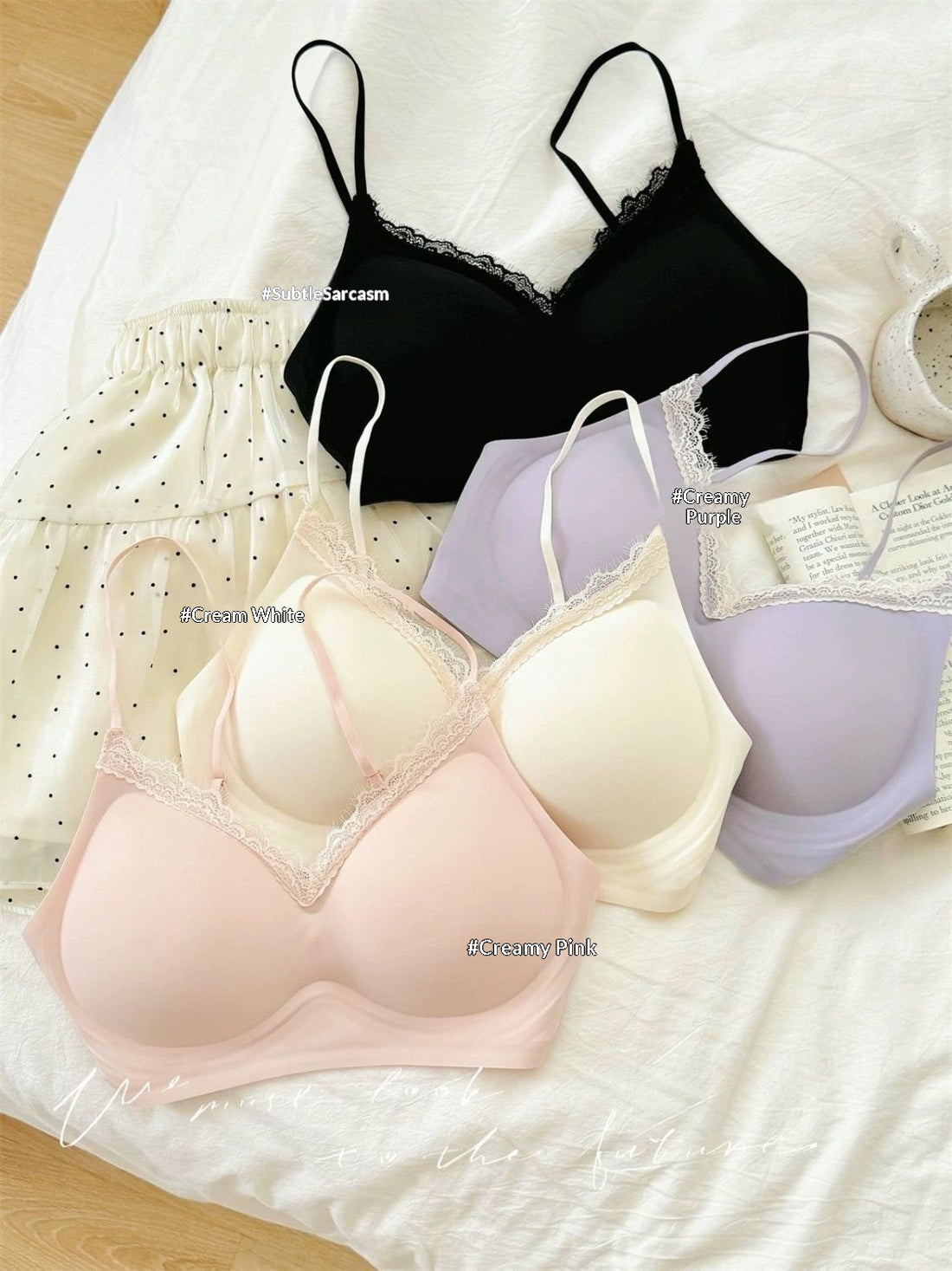 Strapless Lace-trimmed Seamless-cup Wireless Bra That Helps Control Un