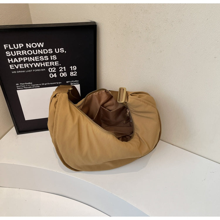 Versatile Reversible Tote for Student Commutes